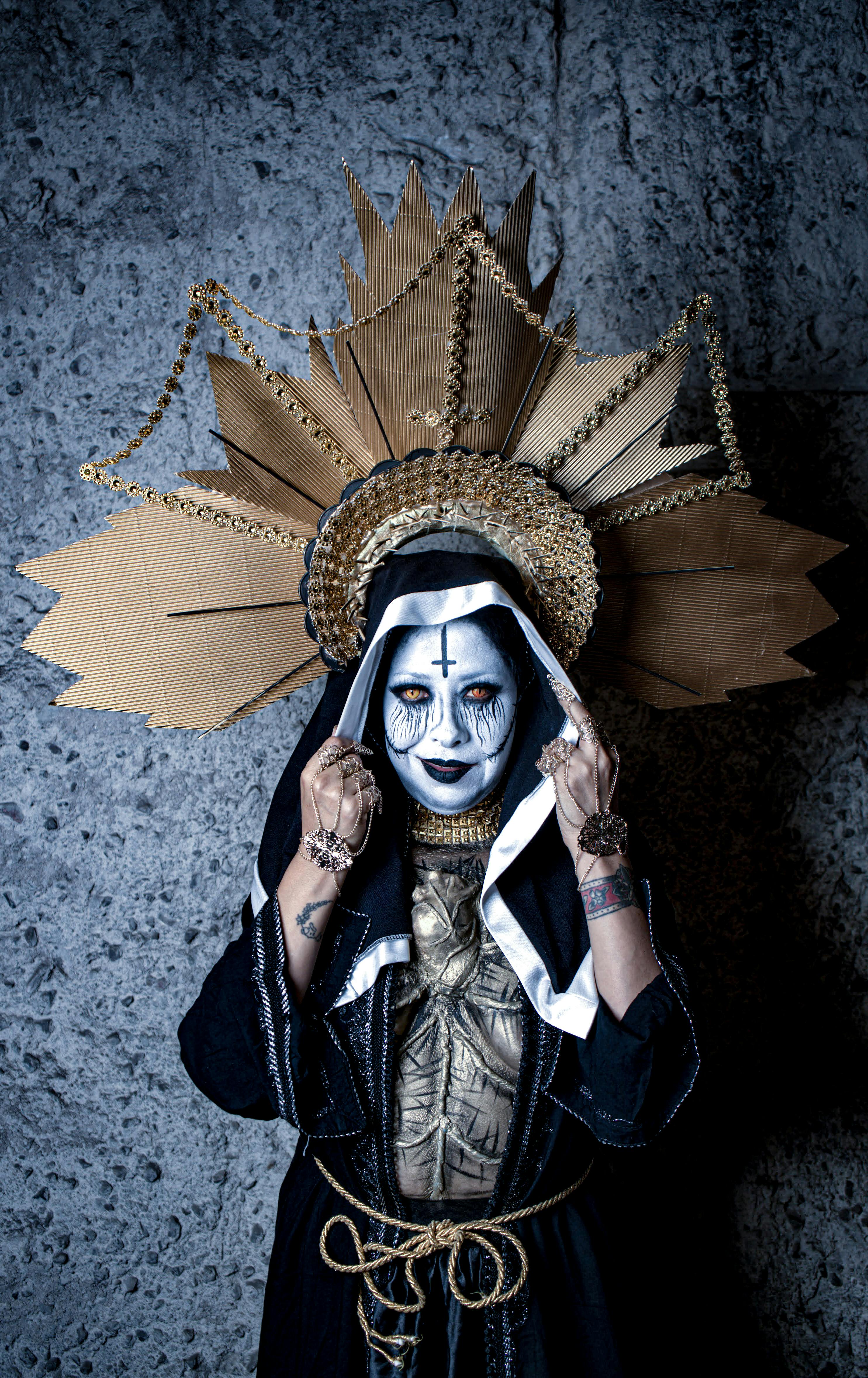 Ücretsiz başlık tasarımı, benzersiz stil, beyaz yüz boyası içeren Ücretsiz stok fotoğraf Stok Fotoğraflar