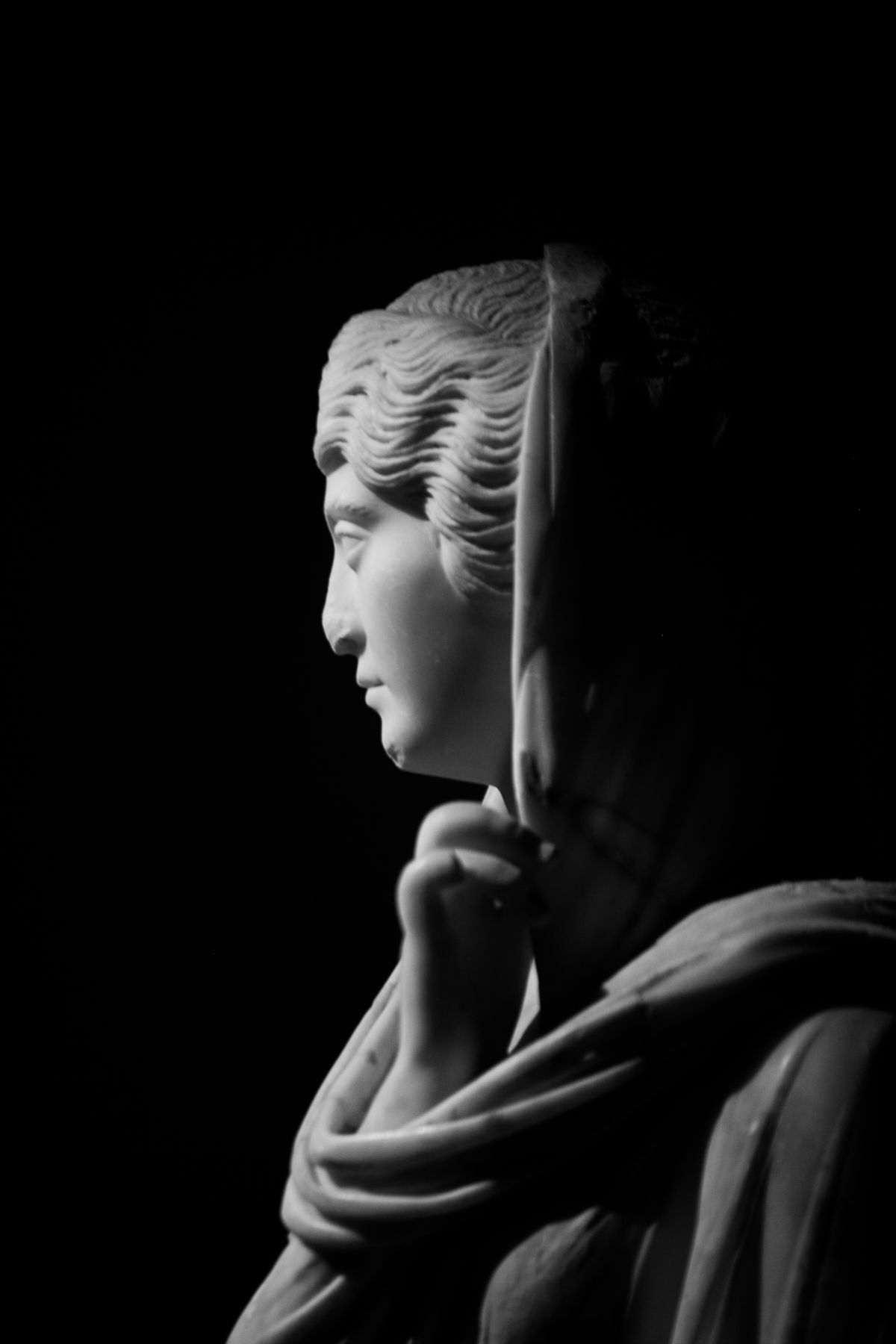 Classical sculpture representing solitary intellectual focus