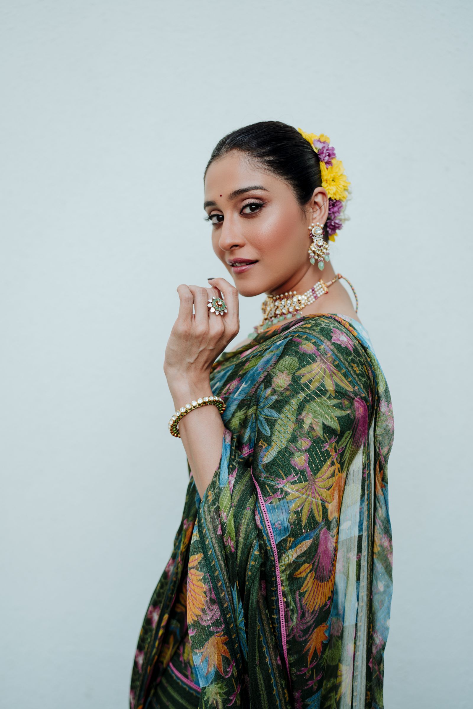Elegant Woman in Traditional Indian Saree · Free Stock Photo