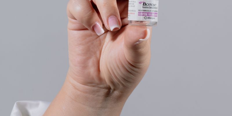 Aplicação de toxina botulínica