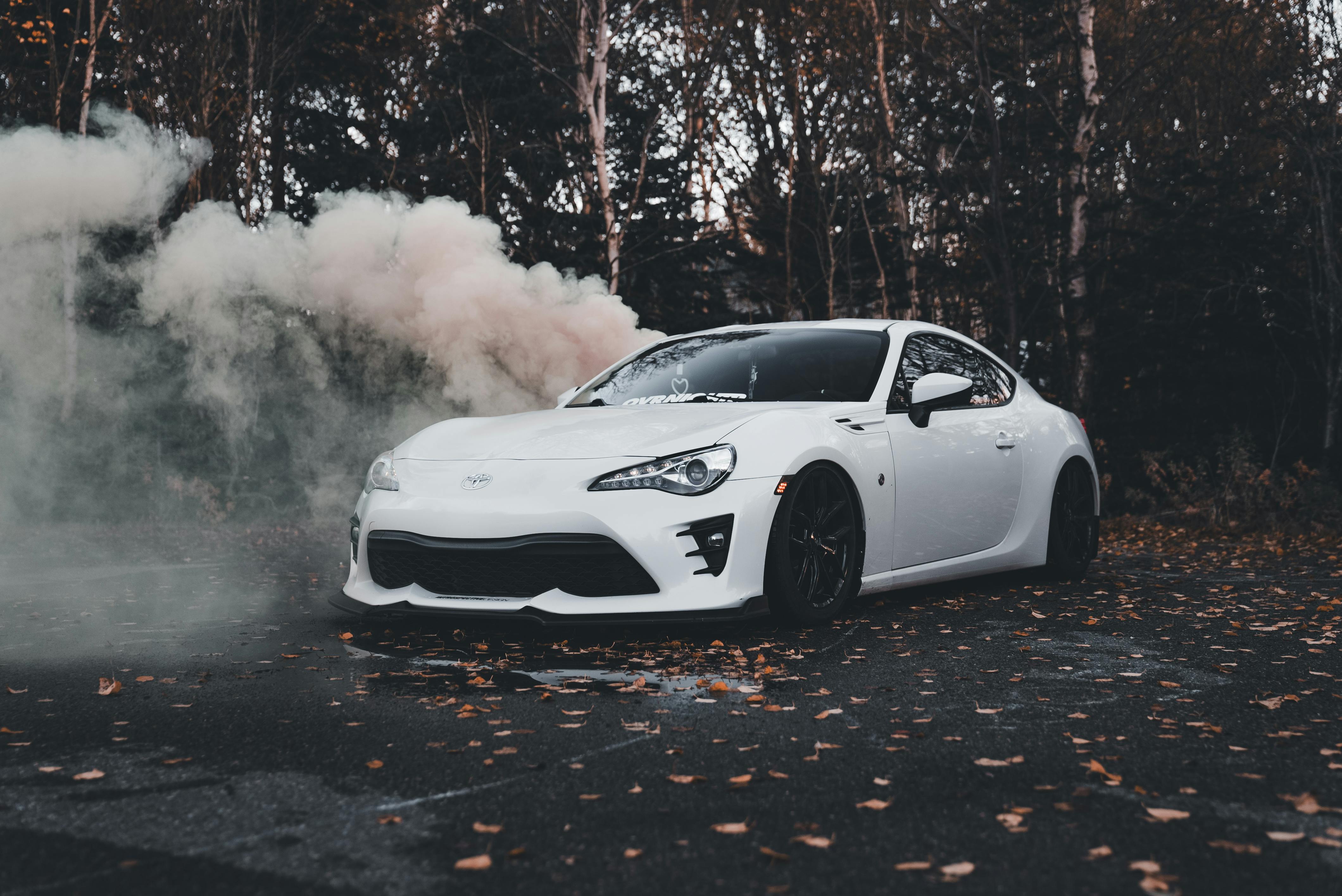 Toyota recalls 550,000 vehicles over seat defect — Photo by Erik Mclean on Pexels