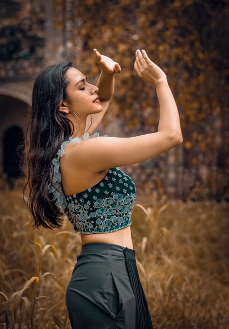 embroidered green crop top with a black pleated skirt, golden hour approved ✨
#styleinspo #green #blouse #skirt