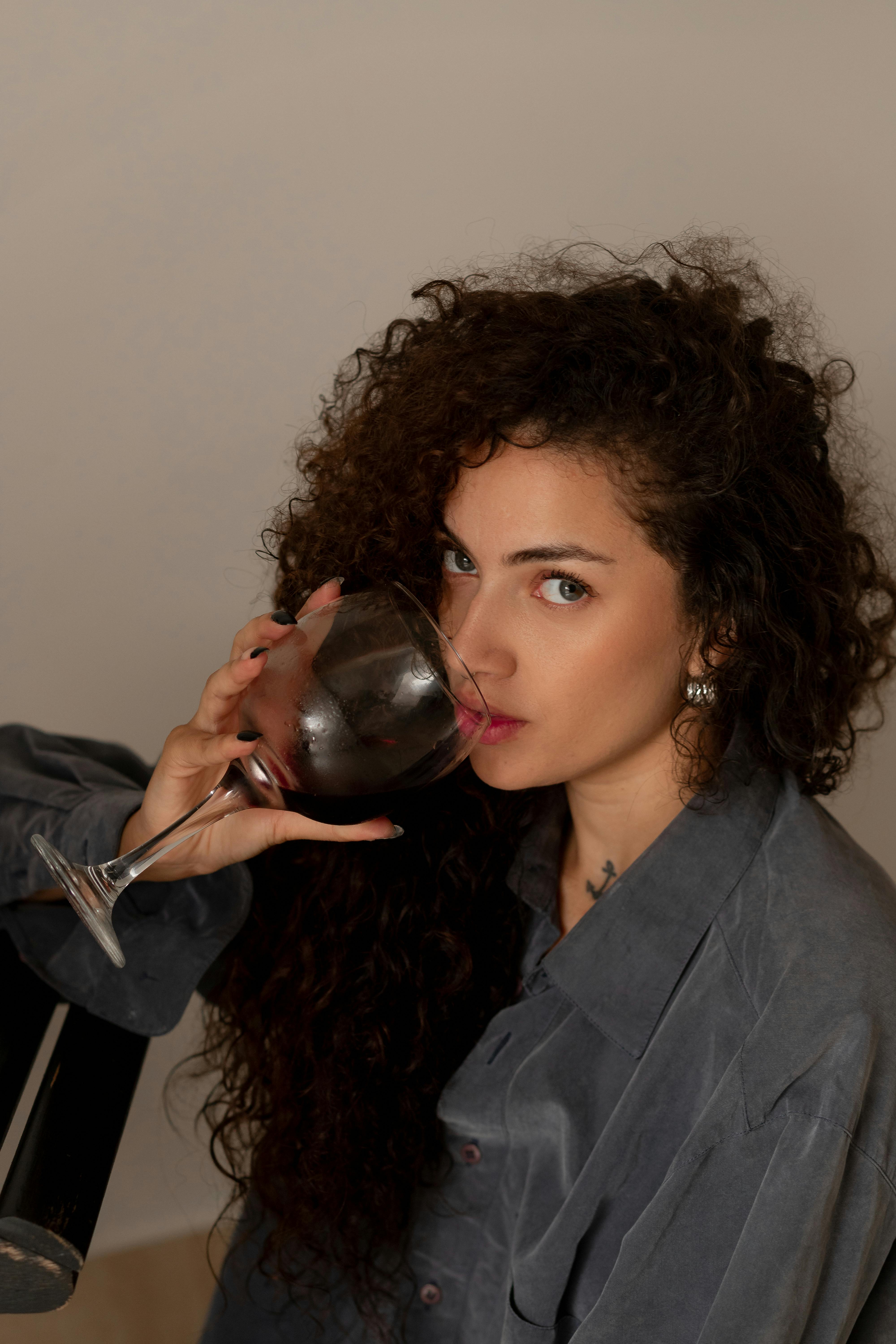 Gratis Immagine gratuita di acconciatura riccia, ambiente intimo, bellezza Foto a disposizione