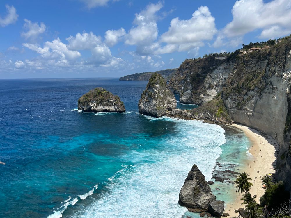 Penida Bali Stunning Beach and Cliffs at Nusa Penida, Bali · Free Stock Photo