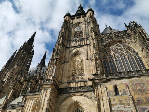 Free Gothic St. Vitus Cathedral in Prague showcasing its historical facade under clear skies. Stock Photo