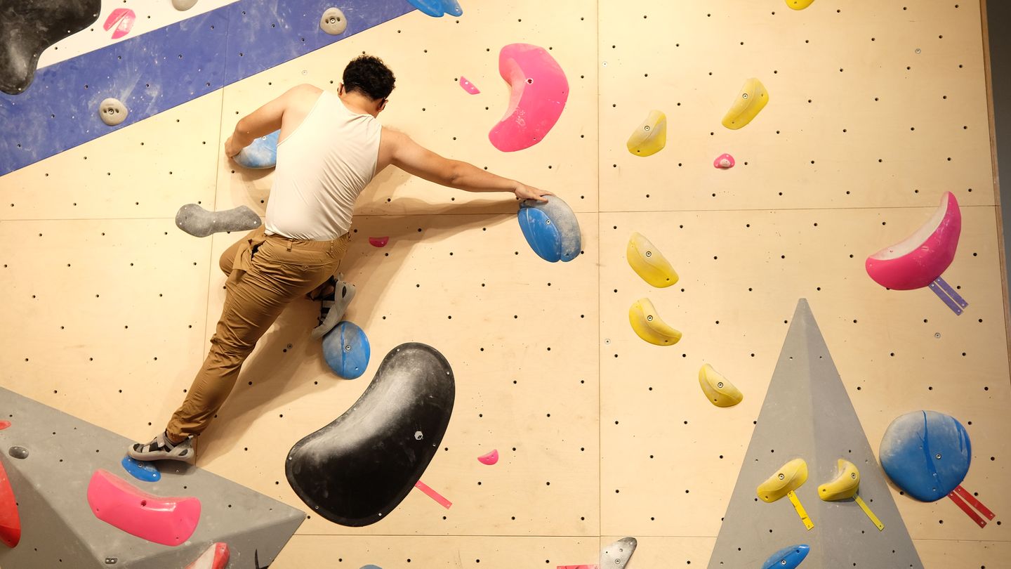 L'escalade en salle en automne 2026 : le sport qui fait grimper tout le monde