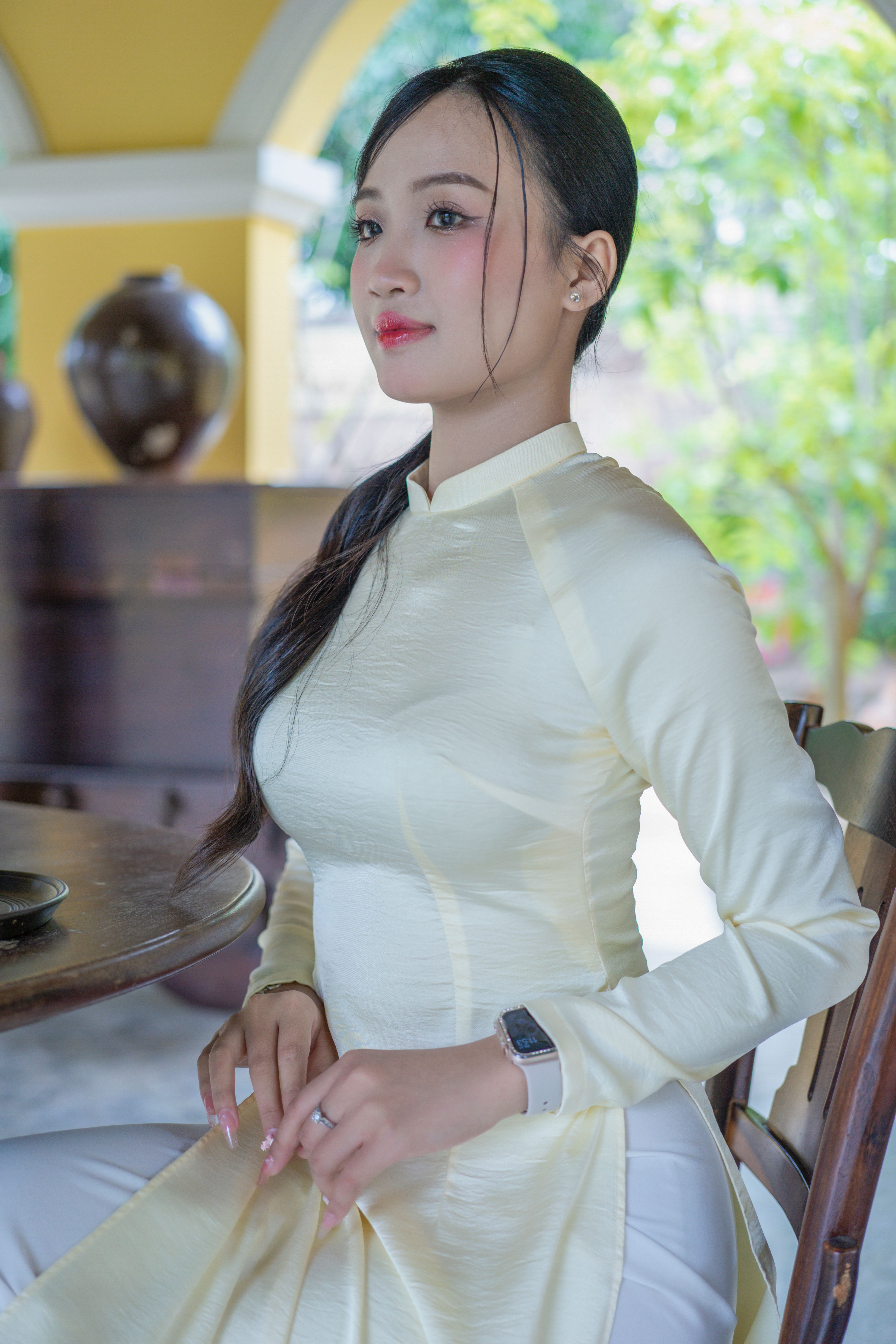 Elegant woman in traditional Vietnamese dress indoors · Free Stock Photo