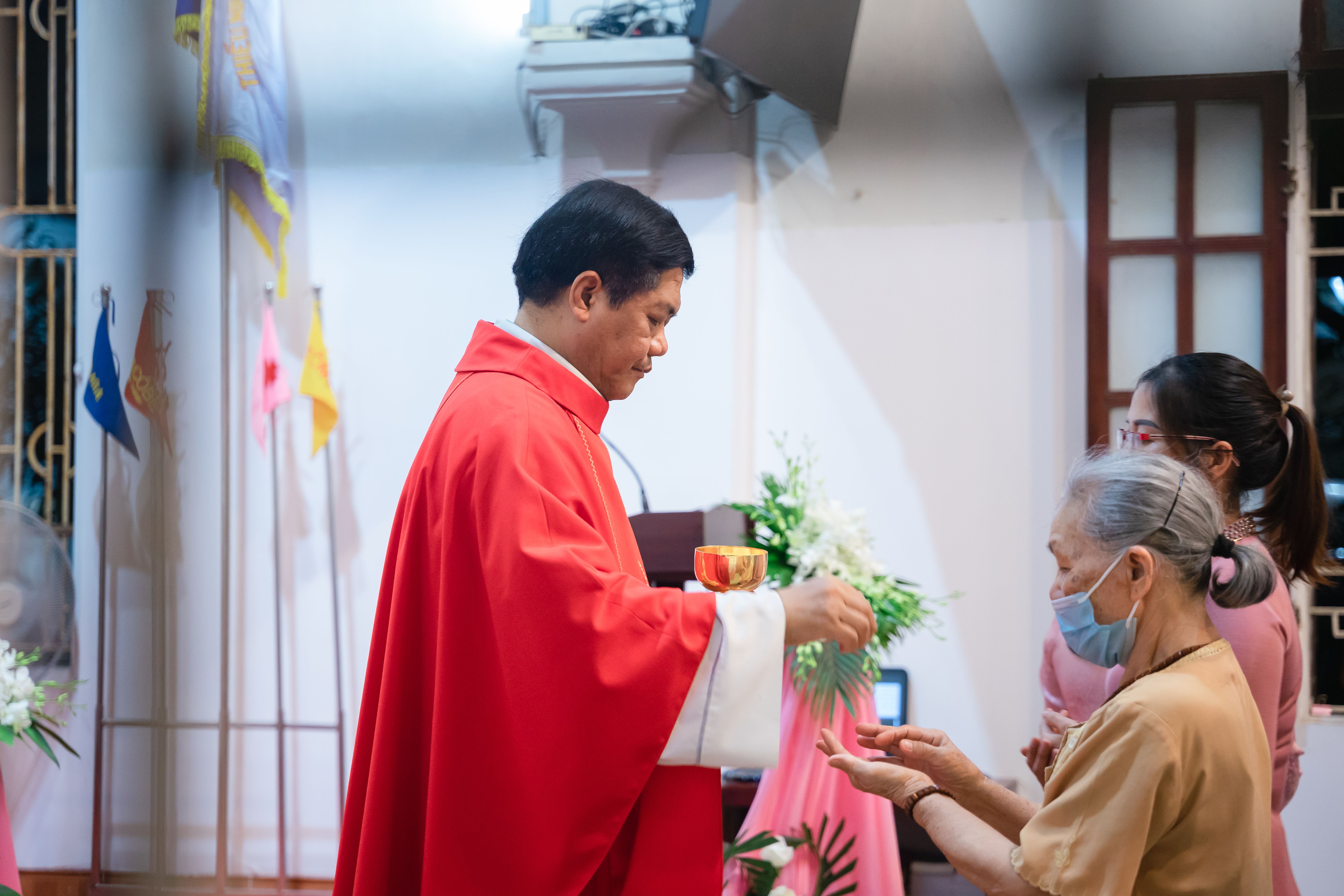 Priest Distributing Communion at Church Ceremony · Free Stock Photo