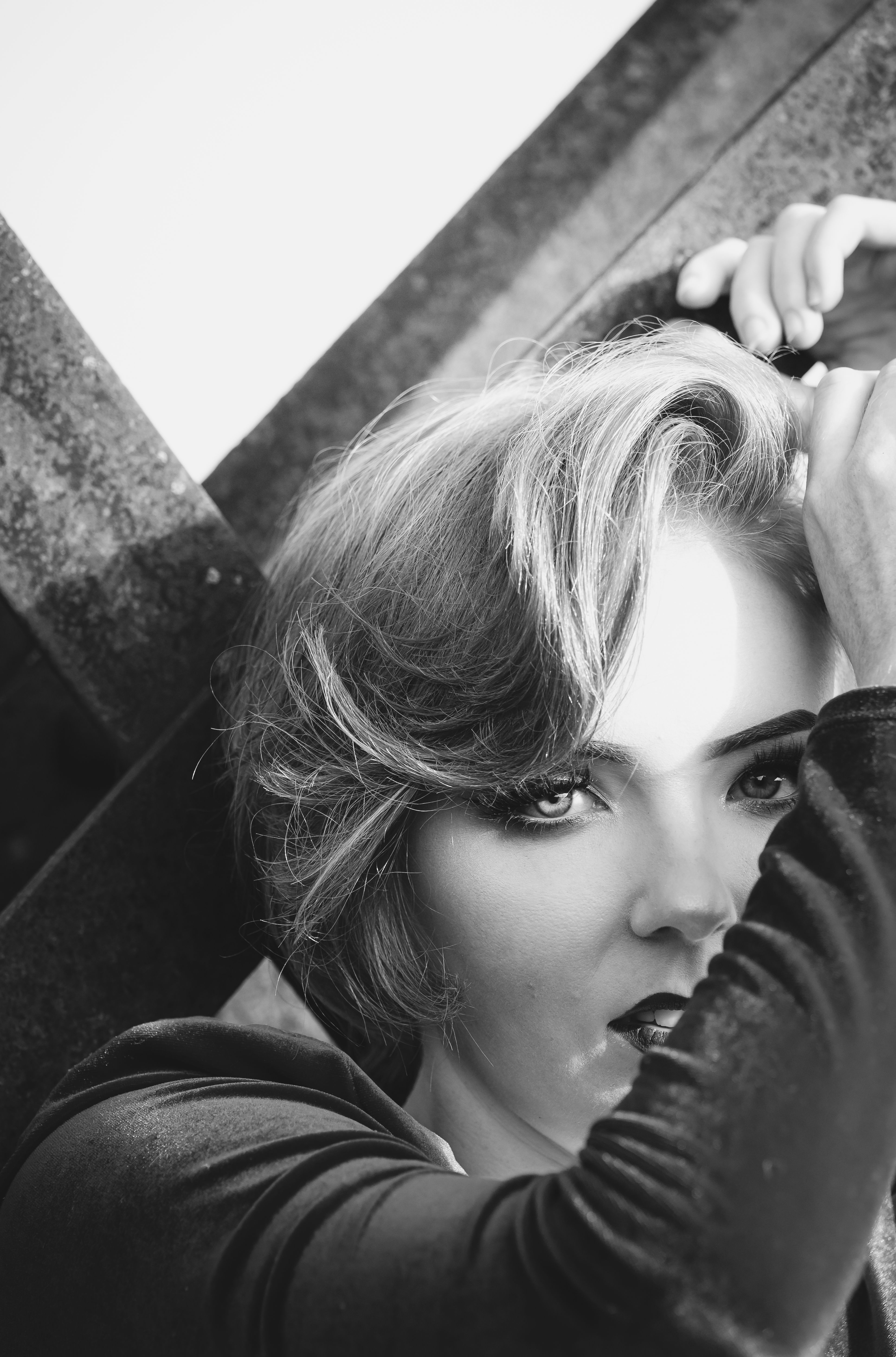 Retrato Artístico En Blanco Y Negro De Una Mujer · Foto de stock gratuita
