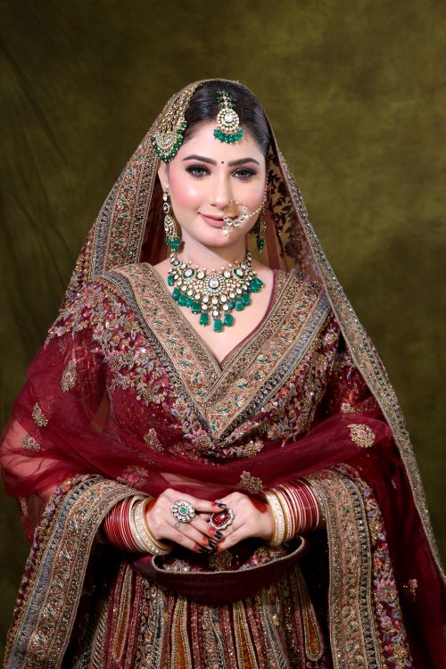 Free Stunning South Asian bride in intricate traditional attire with exquisite jewelry. Stock Photo
