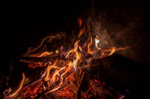 Free A close-up shot of a burning campfire at night, creating a cozy atmosphere. Stock Photo