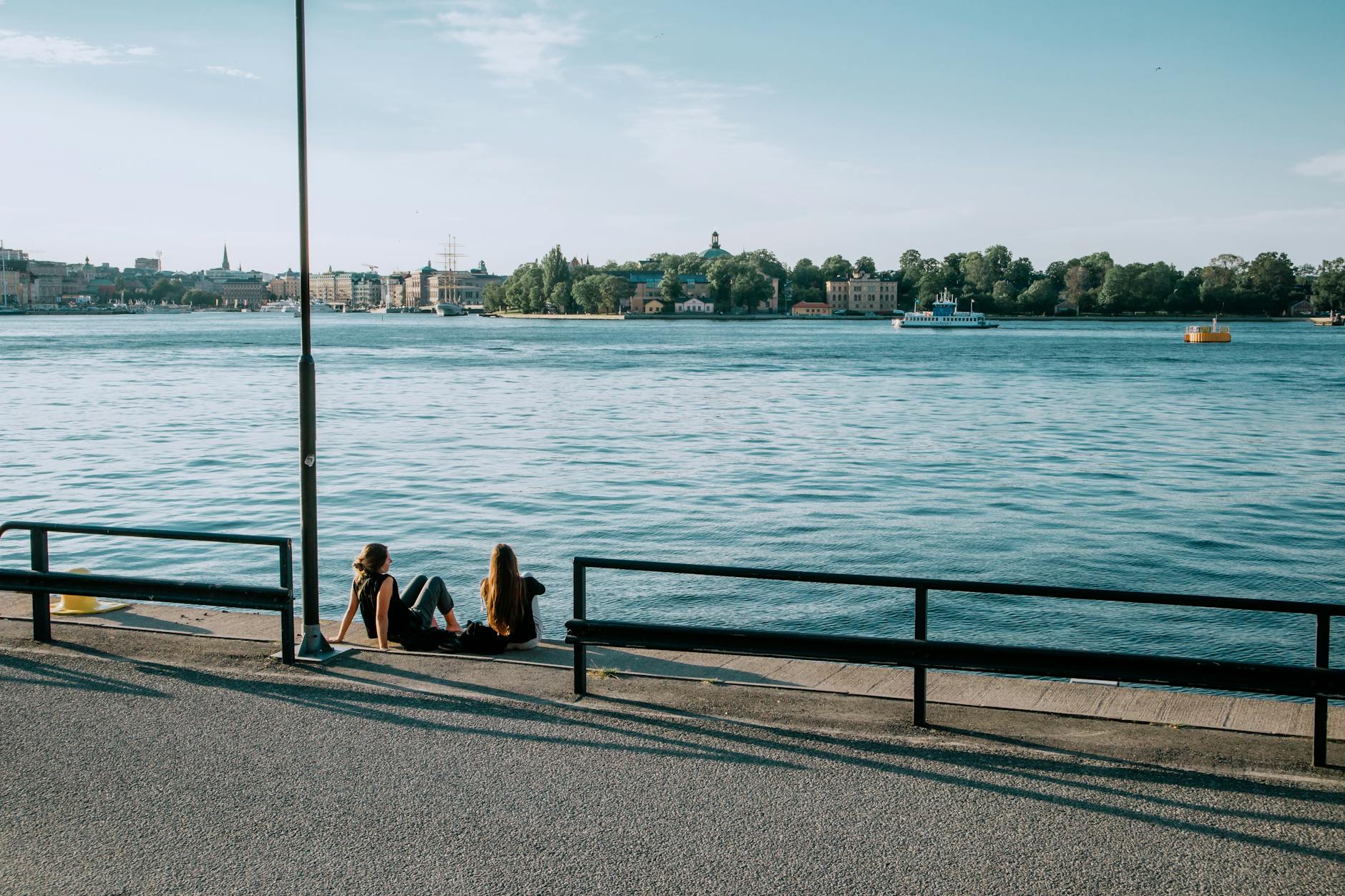 https://www.pexels.com/photo/peaceful-waterfront-moment-in-stockholm-29138579/