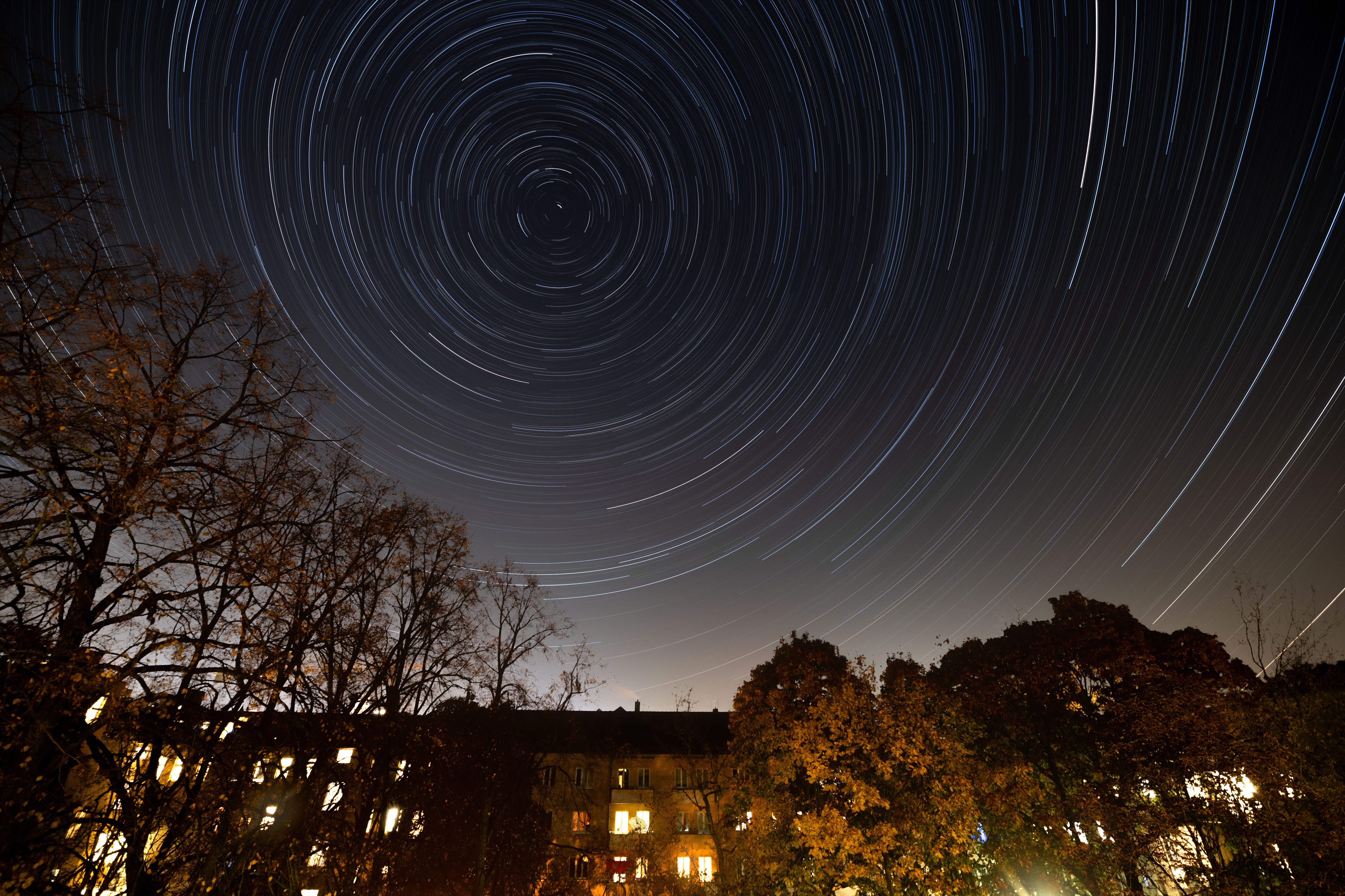 Shoot the Milky Way from a trailhead pull-off — what is the best shutter speed range for long exposure photography?