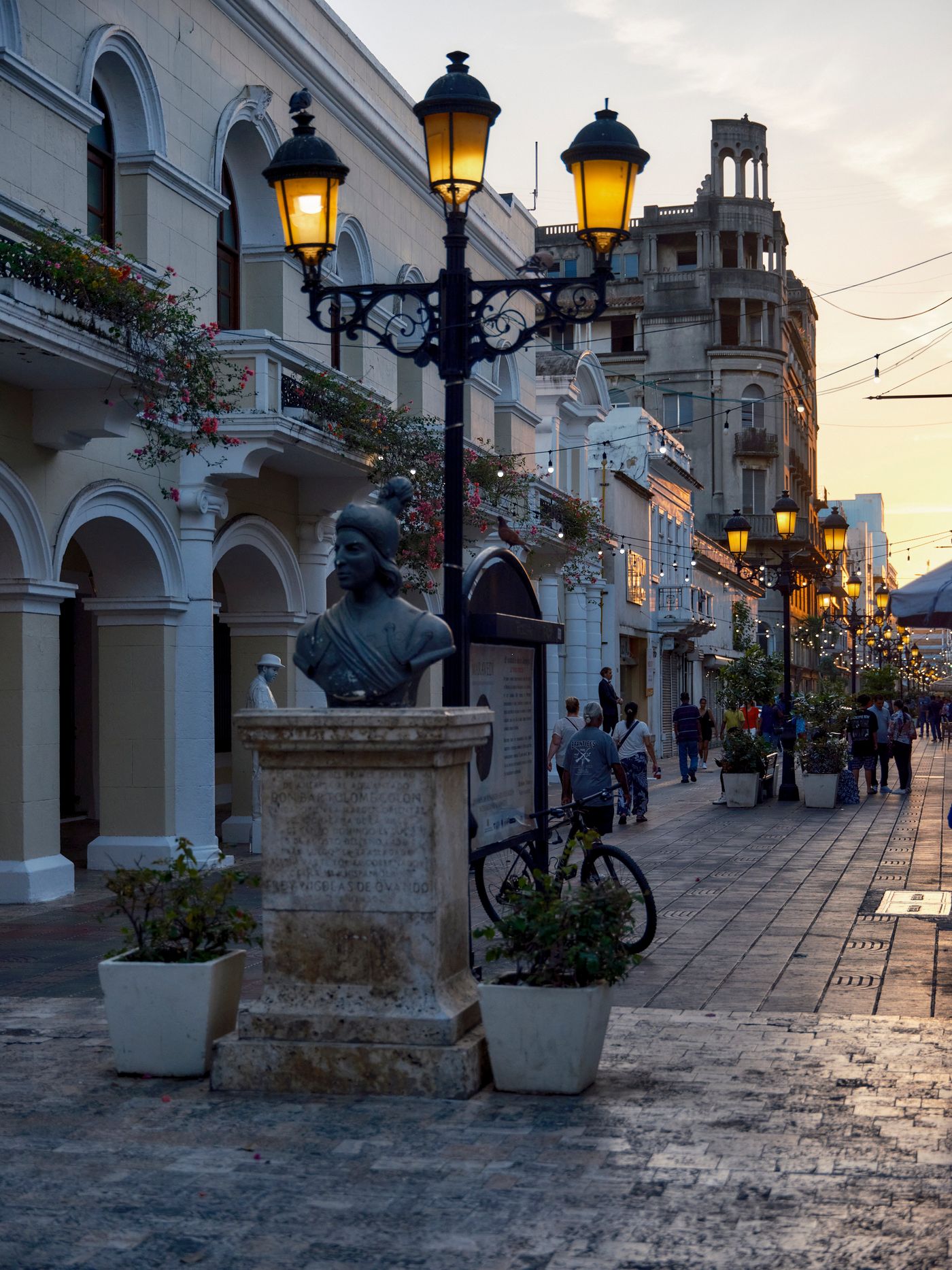 Calle El Conde al atardecer, Zona Colonial de Santo Domingo
