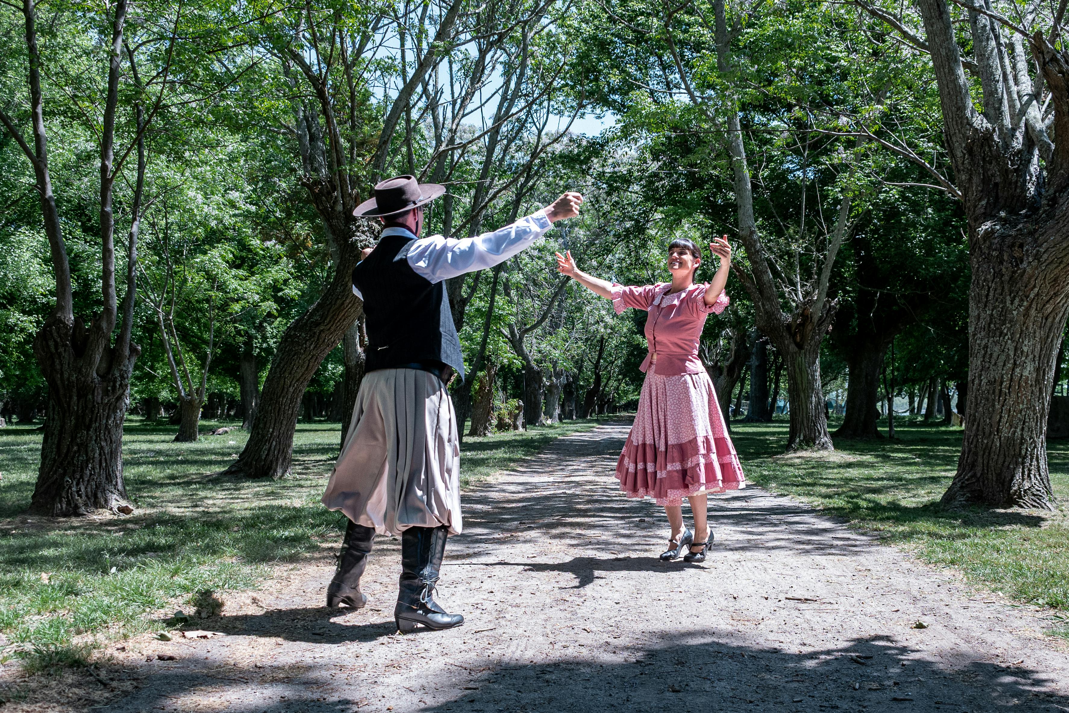 Síntesis de Campos Sonoros: Fundamentos, Implementación y Aplicaciones en Audio Inmersivo