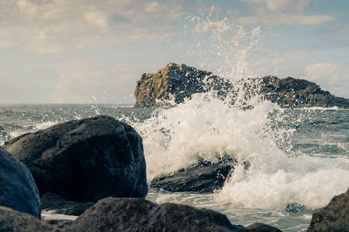 Free Dramatic scene of ocean waves crashing against rocky shores in Tenerife, captured in daylight. Stock Photo