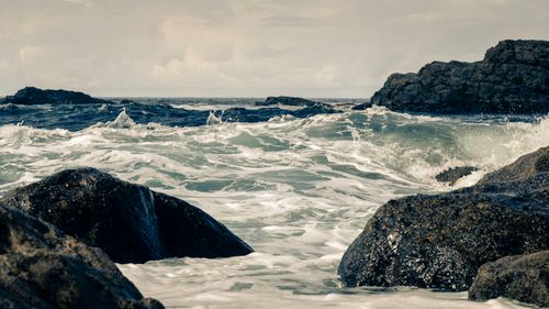 Free Dramatic ocean waves crashing against rocky cliffs in Tenerife, capturing the power of nature. Stock Photo