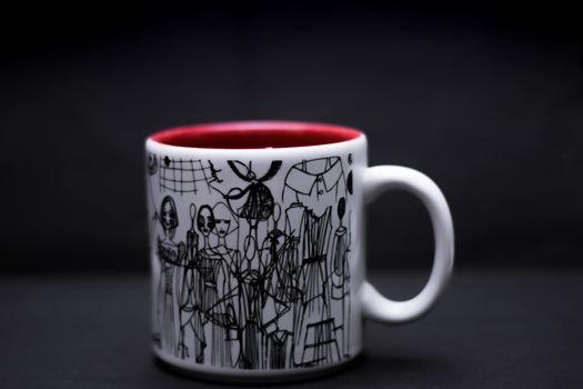 Canecas de Porcelana Decorativas: Beleza e Funcionalidade para o Dia a Dia - imagem 4