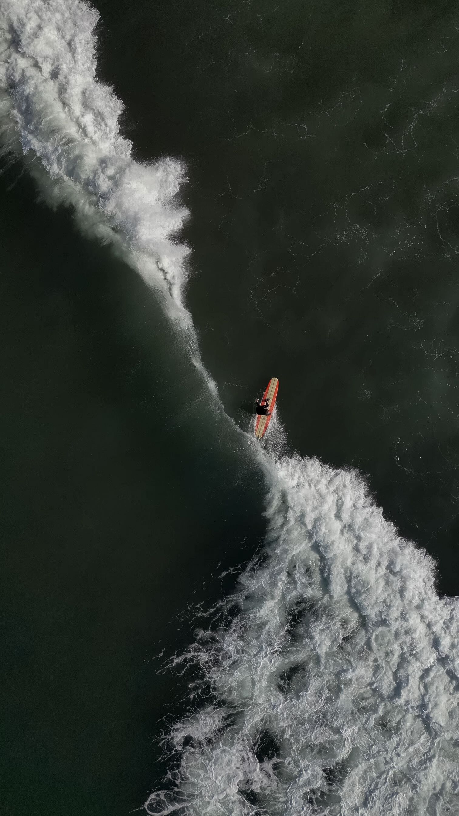 Vue Aérienne D'un Surfeur Sur Les Vagues De Bali · Photo gratuite