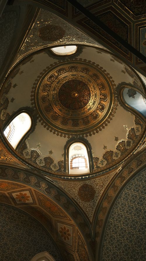 Free A stunning shot of a beautifully ornate dome showcasing intricate architectural details. Stock Photo