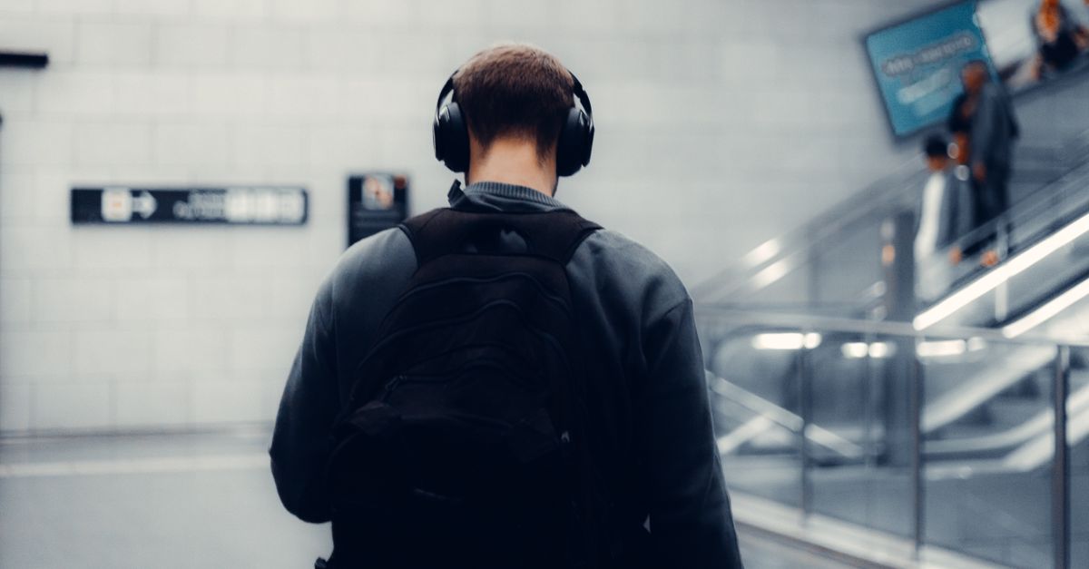 How to Secure Your Bluetooth Travel Headphones from Eavesdropping in Public