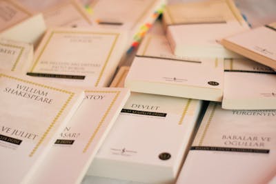 Sarah J. Maas to Split Sixth 'ACOTAR' Book Over Multiple Volumes, Releasing in 2026 and 2027