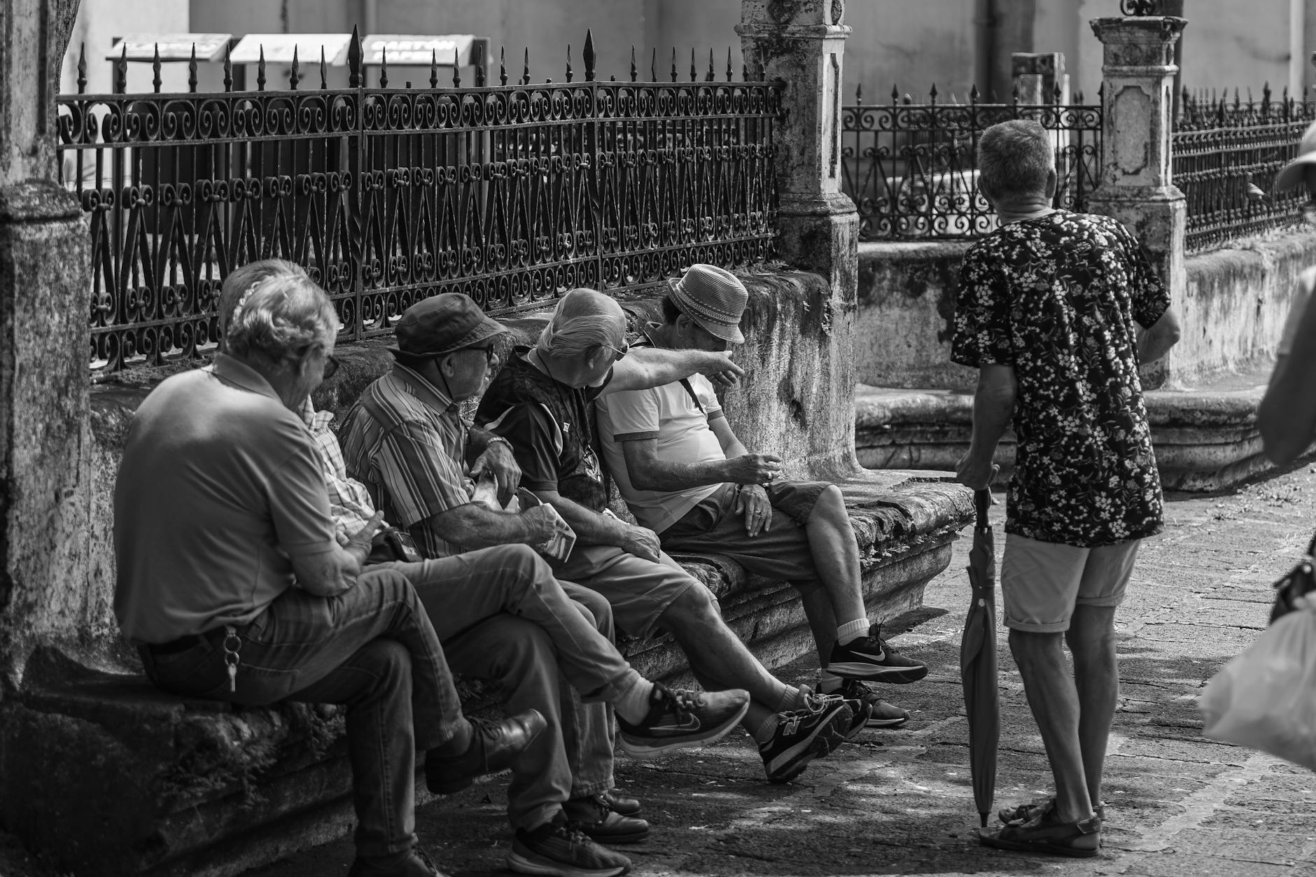 https://www.pexels.com/photo/elderly-men-socializing-on-stone-bench-outdoors-29172622/