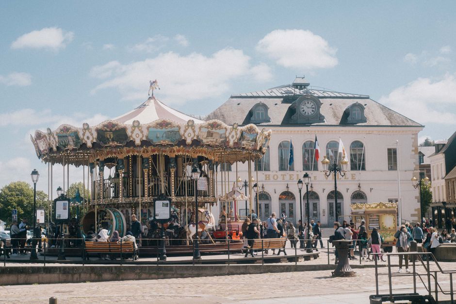 Click‑Through Carousel Post