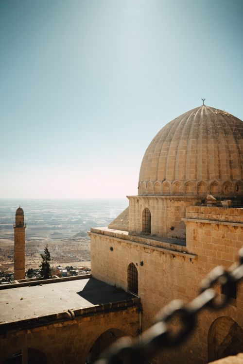 Free Captivating view of a historic domed structure in Mardin, Turkey under clear skies. Stock Photo
