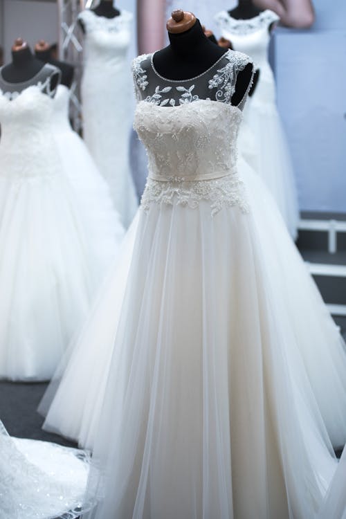 Free White Floral Sleeveless Wedding Gown Stock Photo