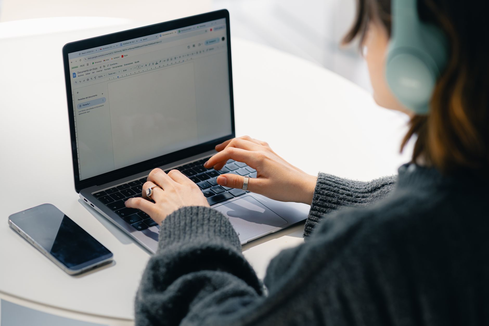 Một email cảm ơn chuyên nghiệp sẽ giúp bạn tạo ấn tượng tốt đẹp cuối cùng.
