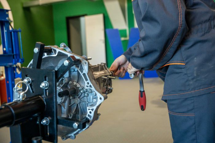 Reparatur am Getriebe