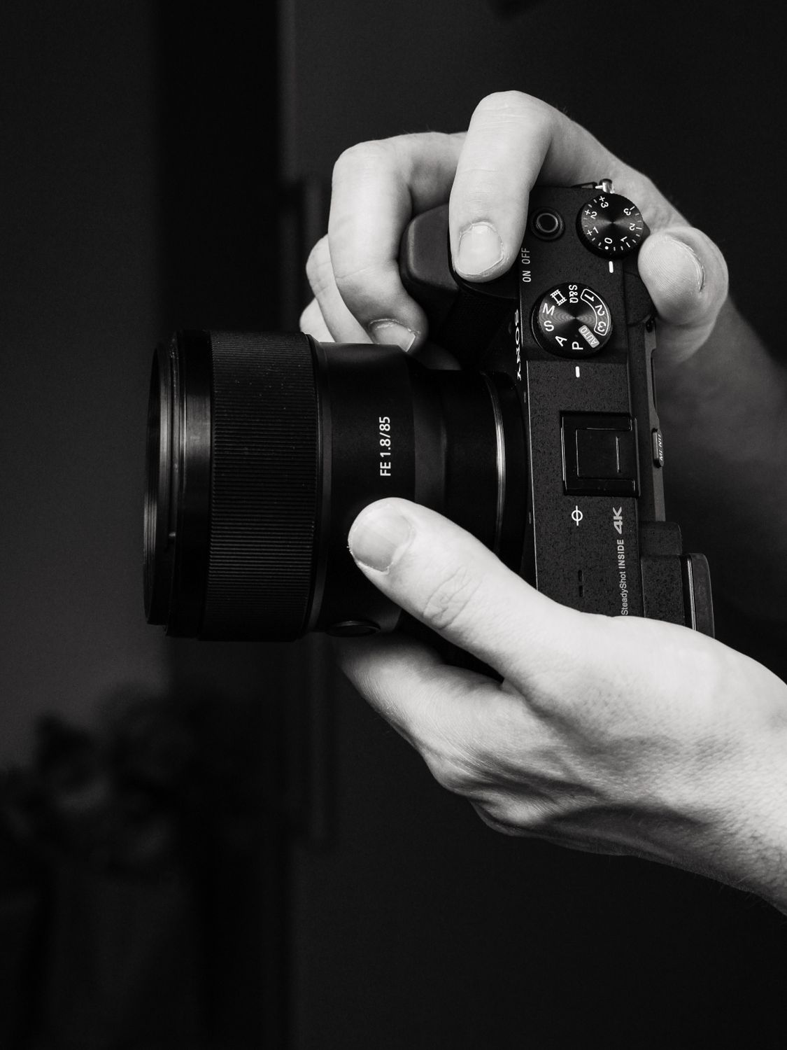 Hands Holding a Digital Mirrorless Camera Close-Up · Free Stock Photo