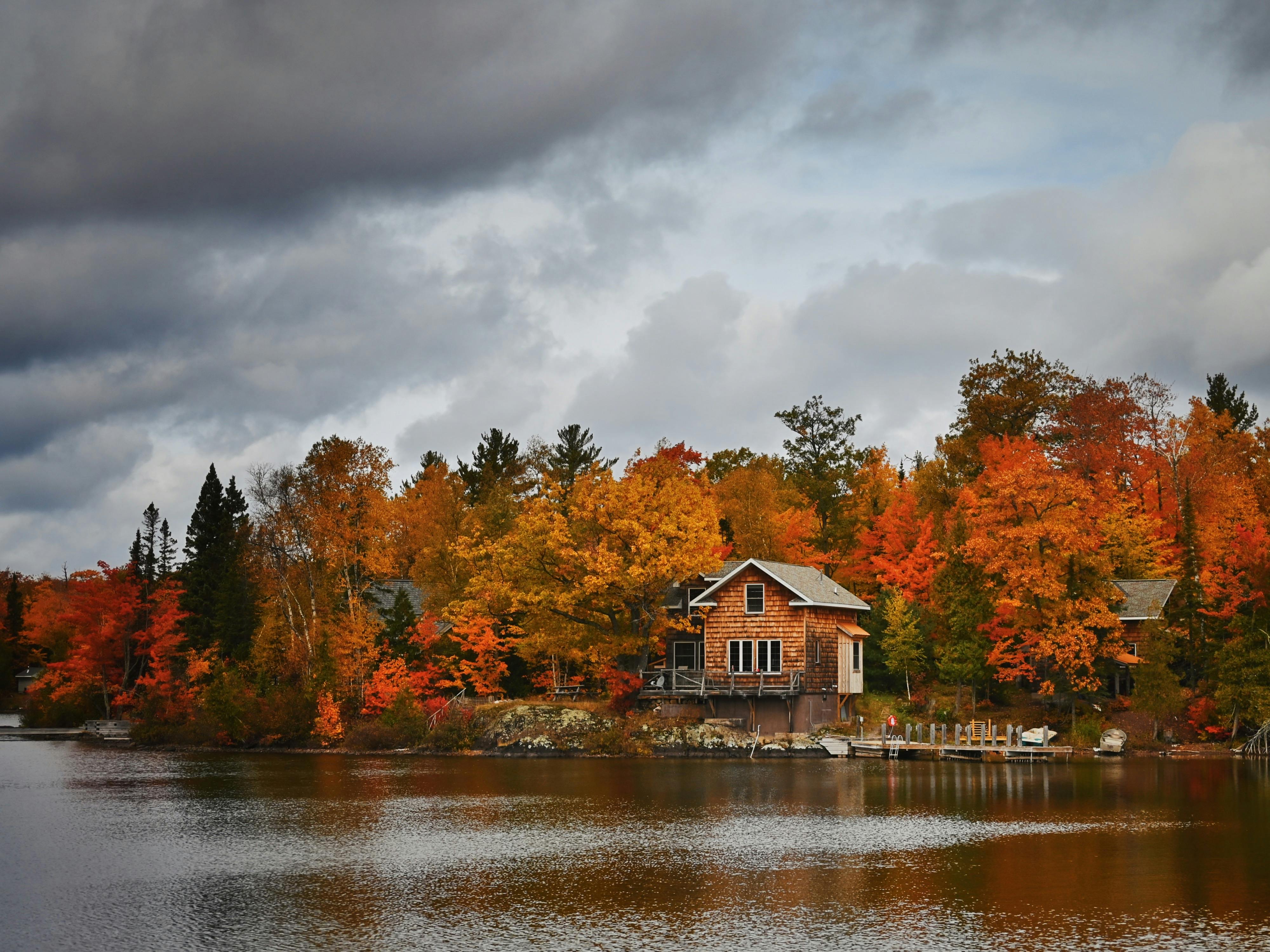 Mortgage rates could fall as Treasury yields slip after surprise jobs beat — Photo by William Liu on Pexels