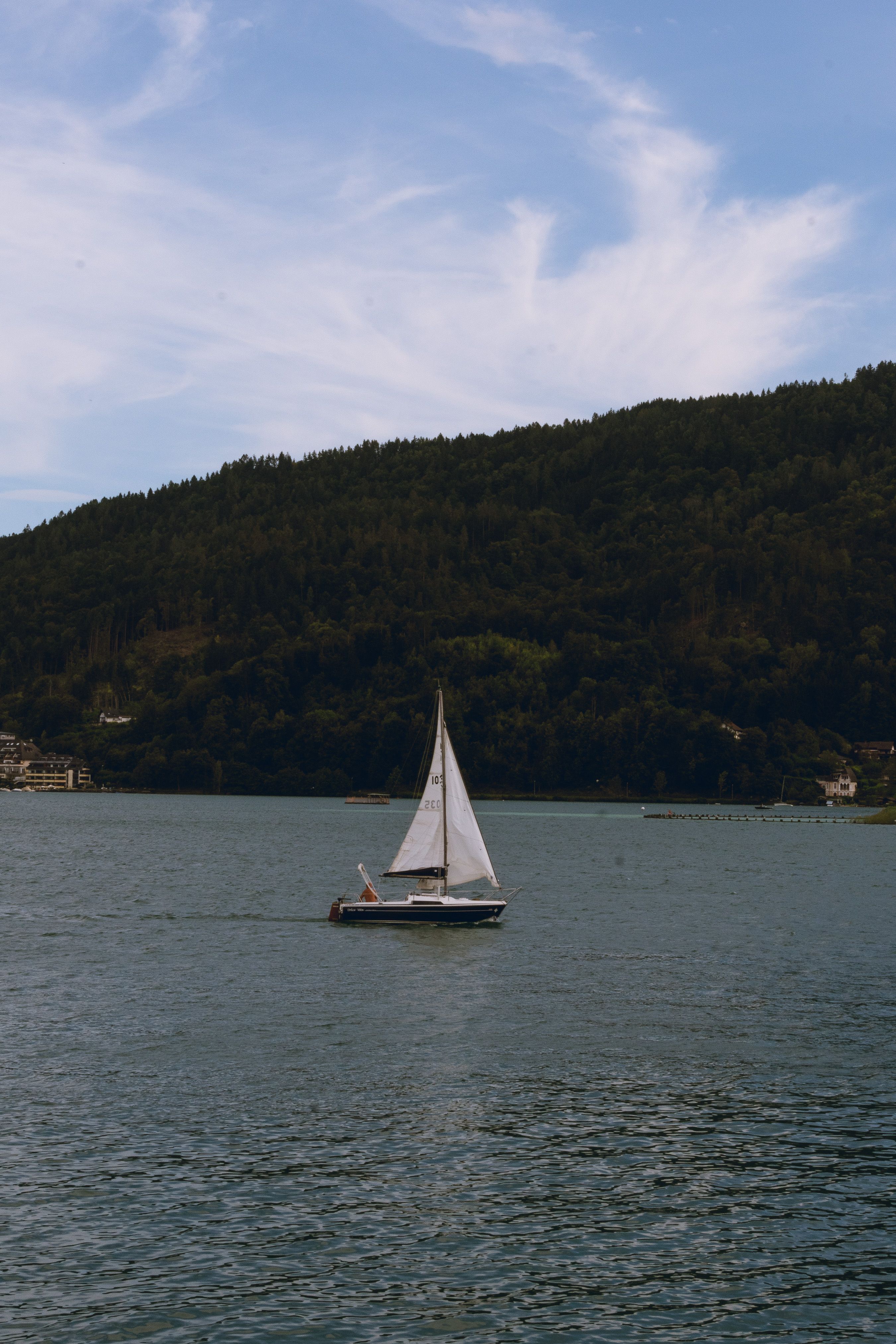 Sailboat on Serene Mountain Lake · Free Stock Photo