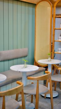 A modern and inviting café interior in İstanbul with stylish decor and minimalist design.