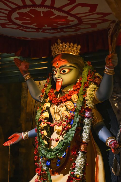 Free Goddess Kali idol adorned with flowers and jewelry at a Kolkata festival celebration. Stock Photo