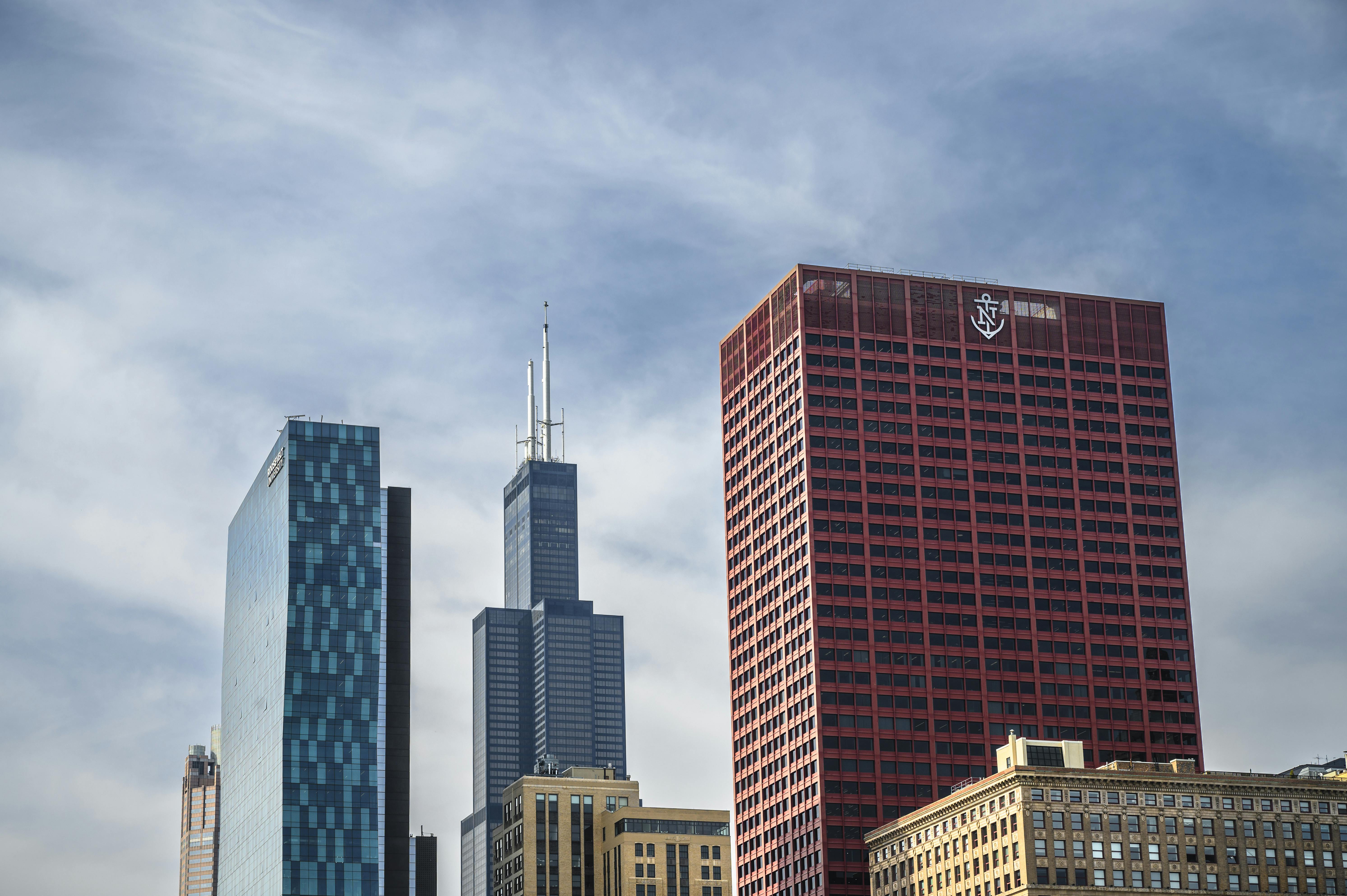 Chicago skyline with Willis Tower under blue sky