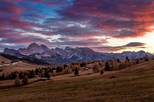 Foto Di Montagne Durante L'alba