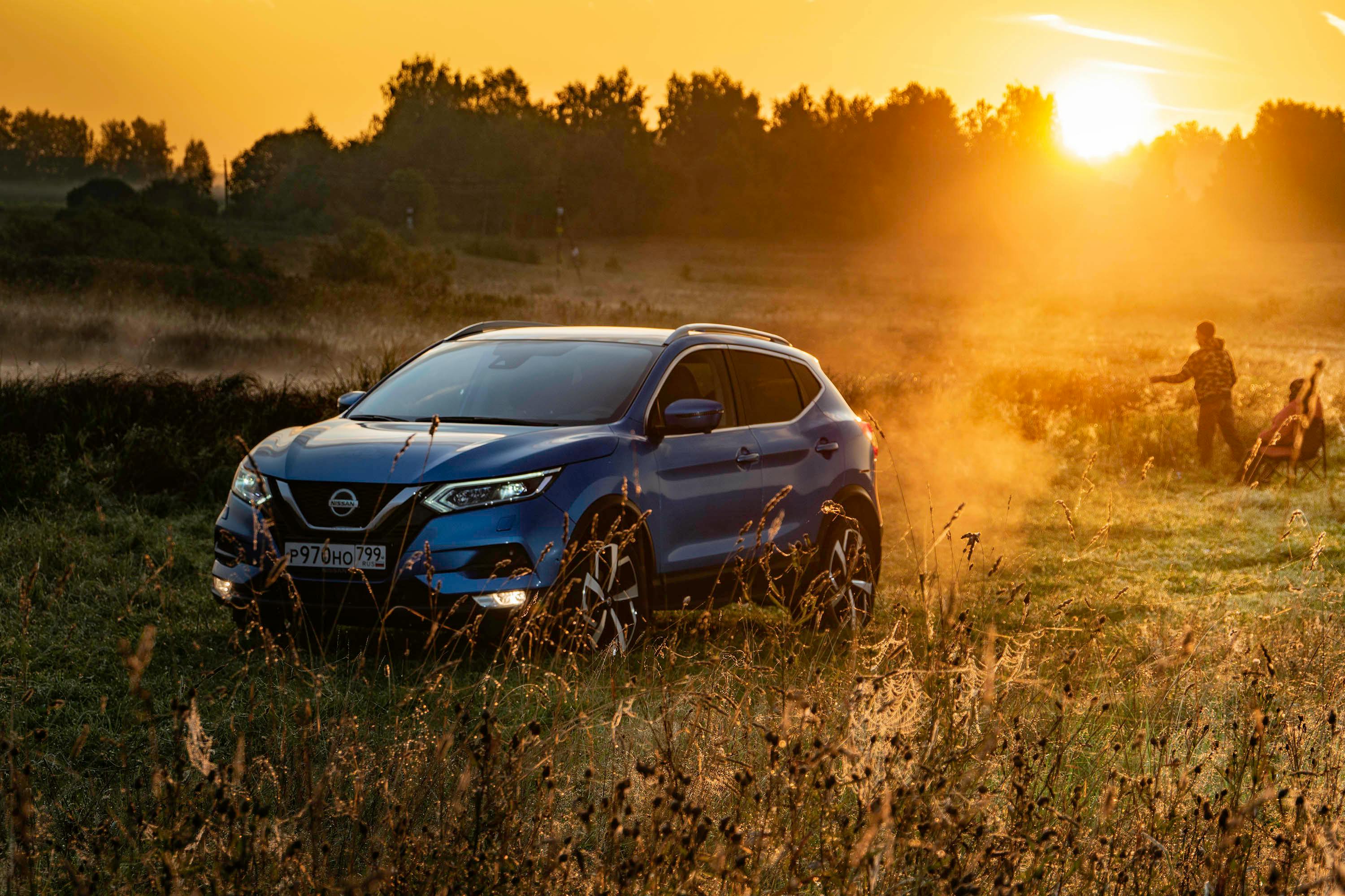 Blue Nissan Suv on Green Grass · Free Stock Photo