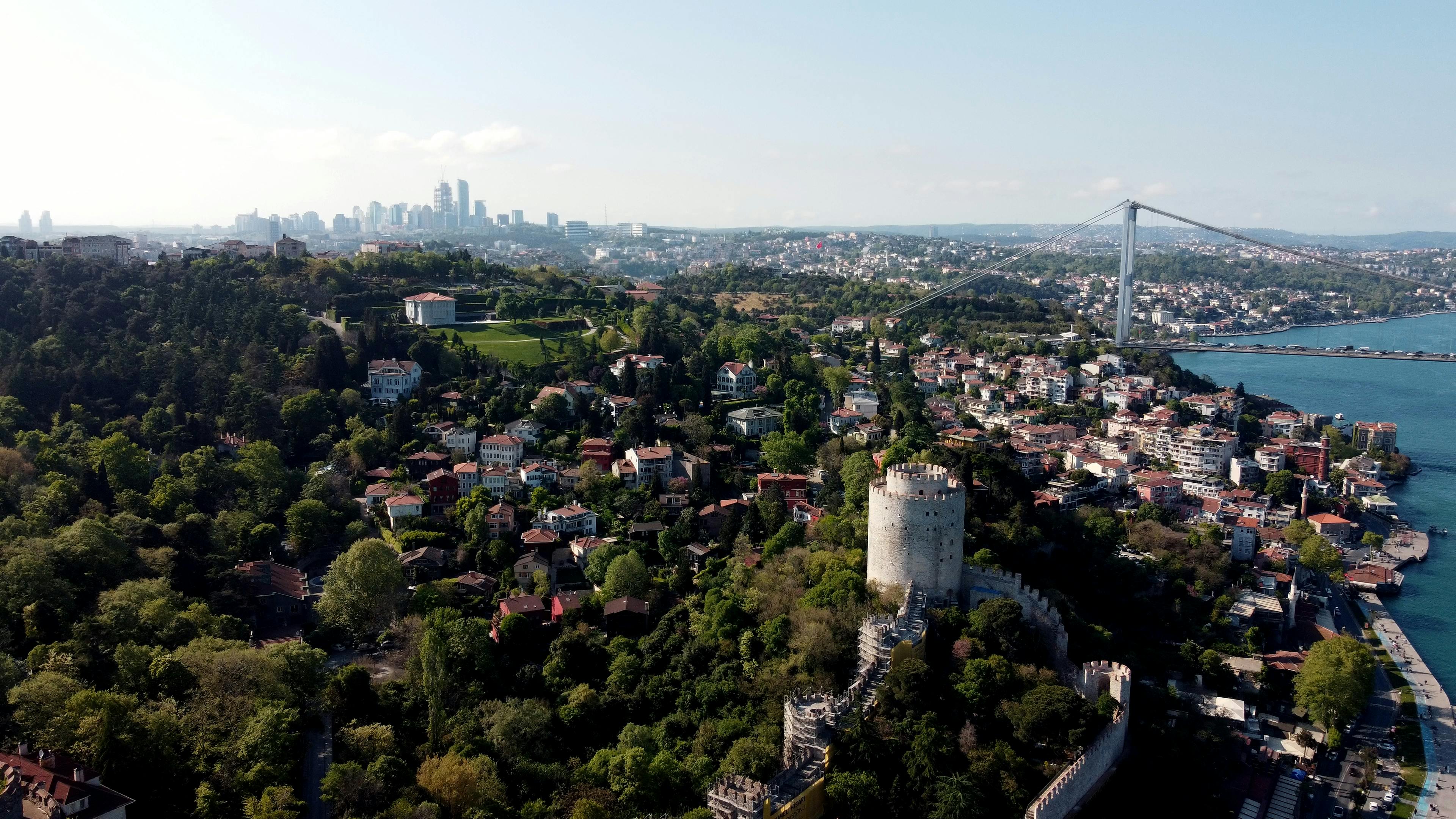 Beykoz Boğaz manzaralı eğimli arazi villa projesi