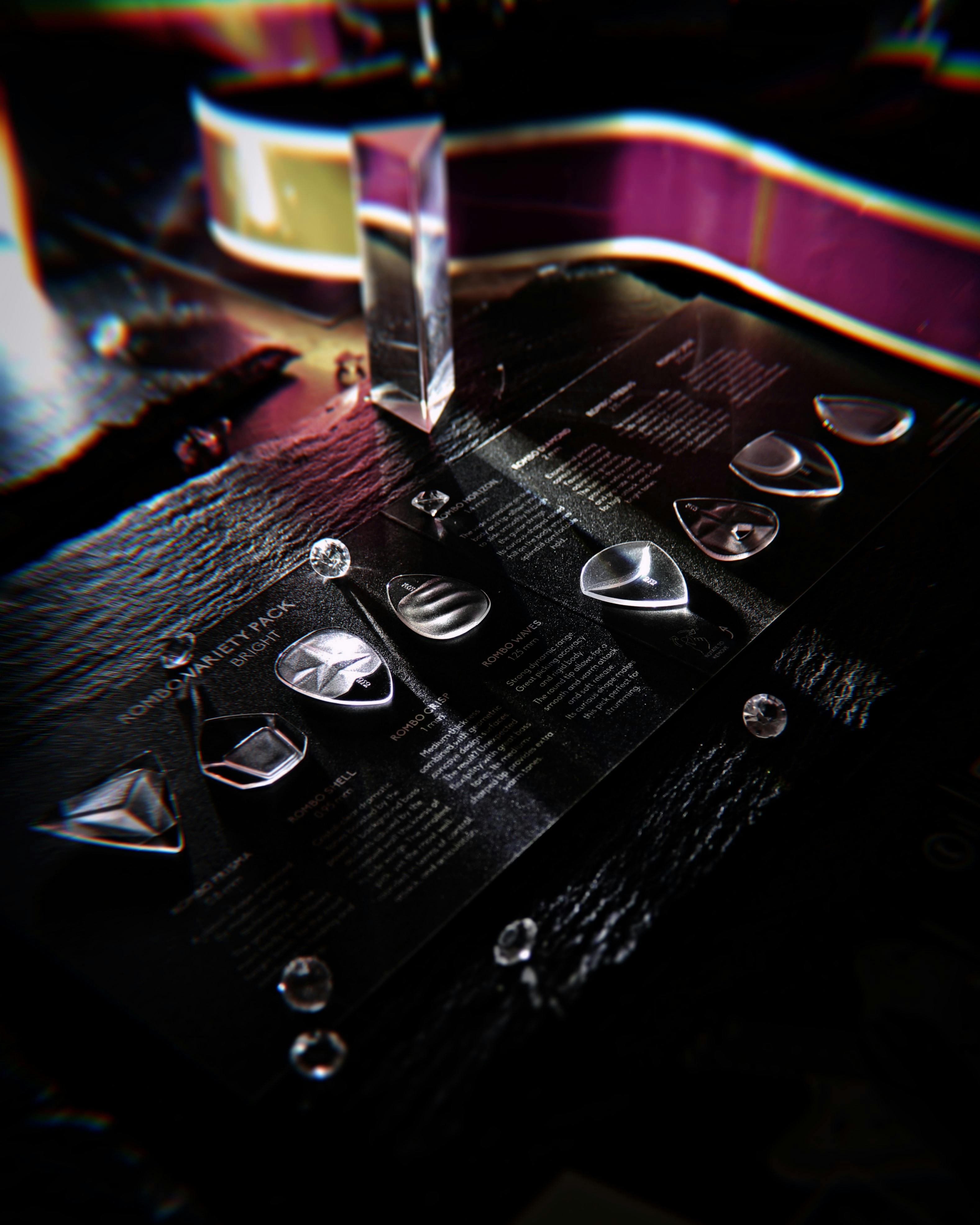 Gratis Plettro Per Chitarra Trasparente Varietà Confezione Plettri Spessi Foto a disposizione