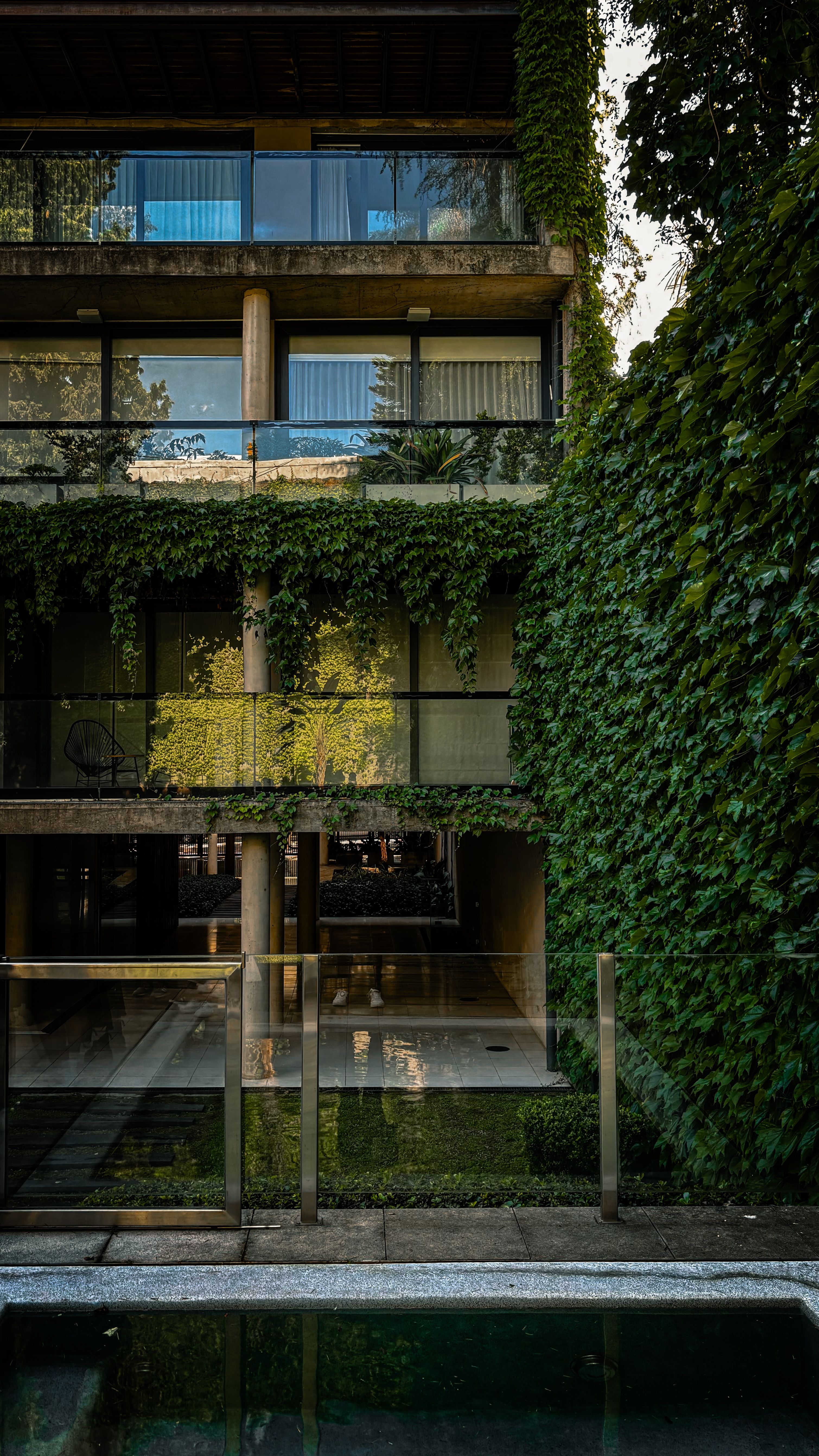 Vivienda rodeada de un paisaje sereno