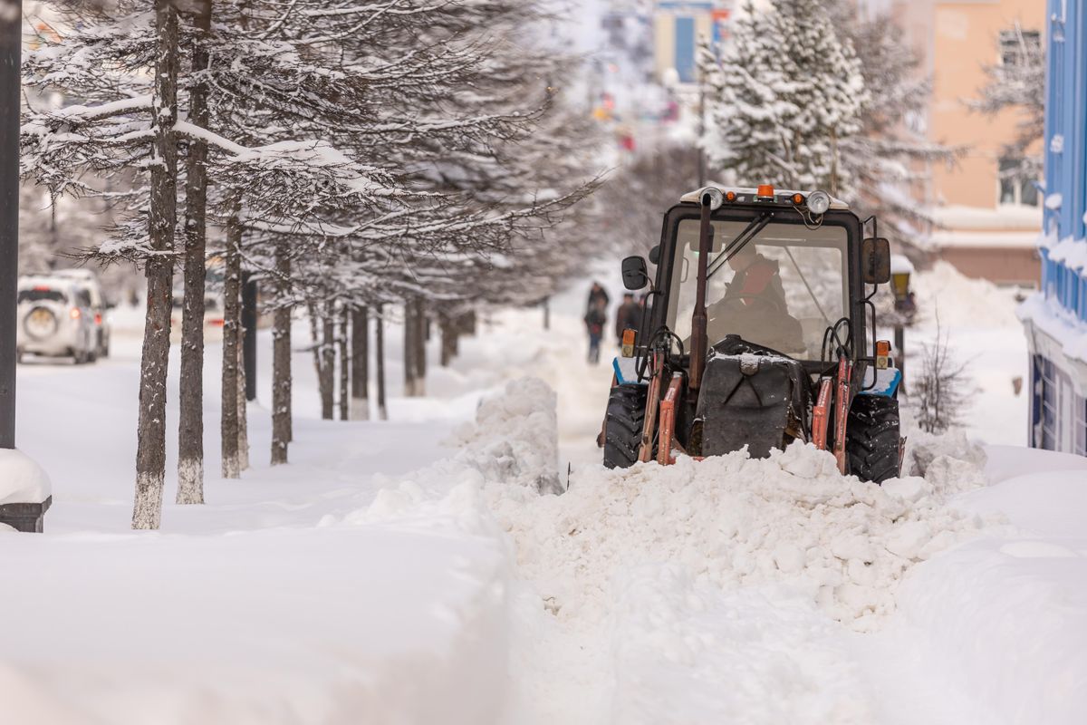 Snow plow truck