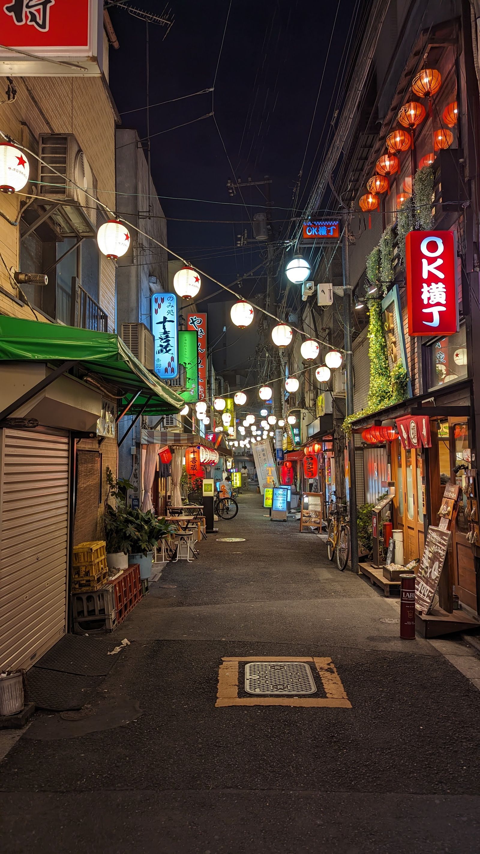 Vibrant Nightlife Street Scene in Tokyo, Japan · Free Stock Photo