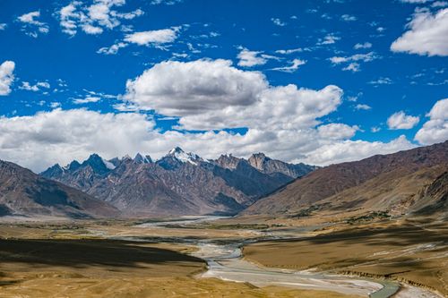 Free Breathtaking view of Zanskar Valley's rugged mountains and blue skies. Stock Photo