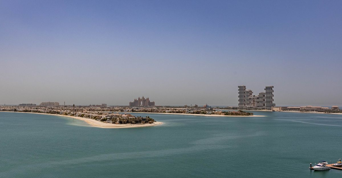 Aerial view of Palm Jumeirah in Dubai showcasing modern architecture and serene waters.