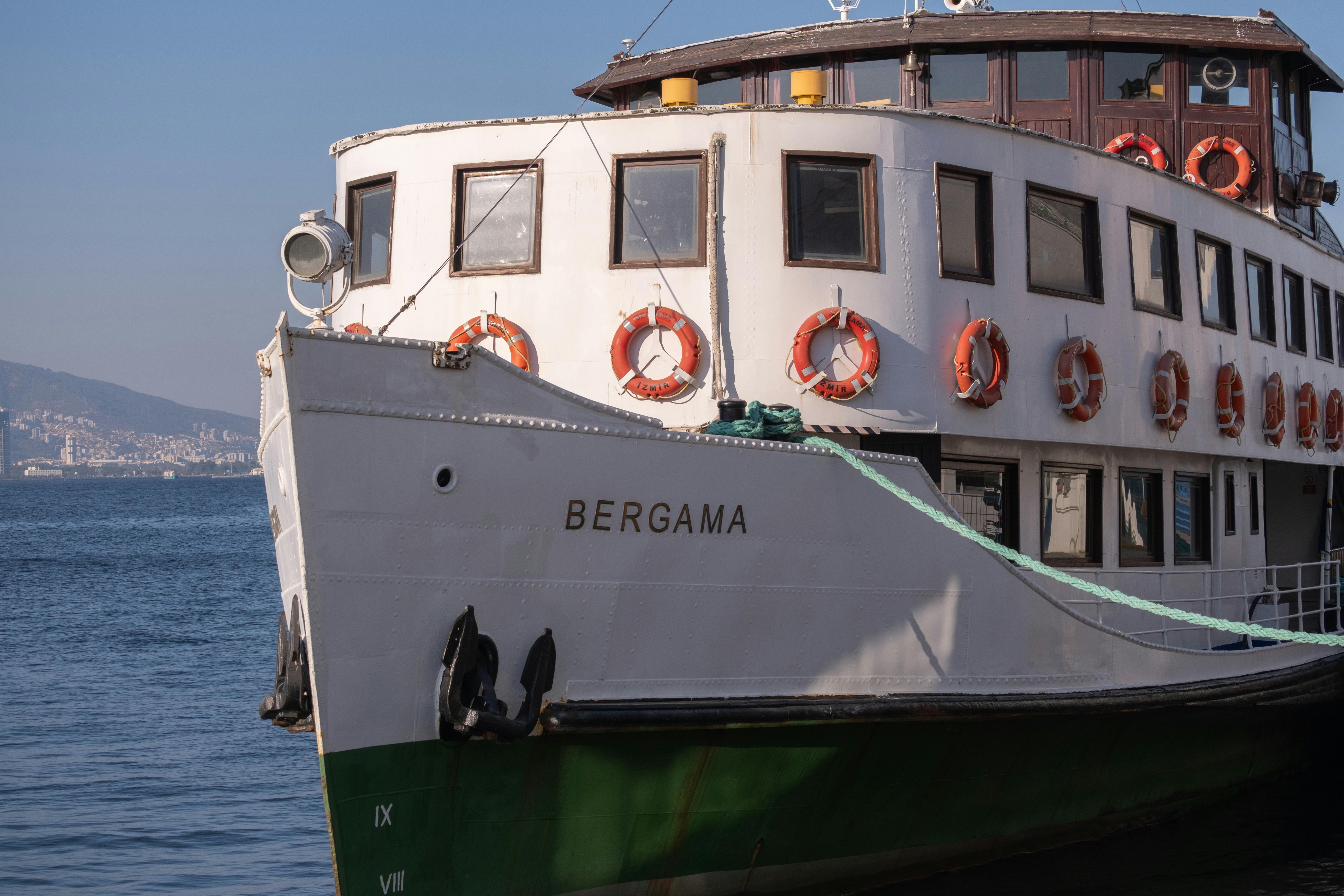 The historic ferry 'Bergama' docked in İzmir's beautiful gulf, under bright sunlight.