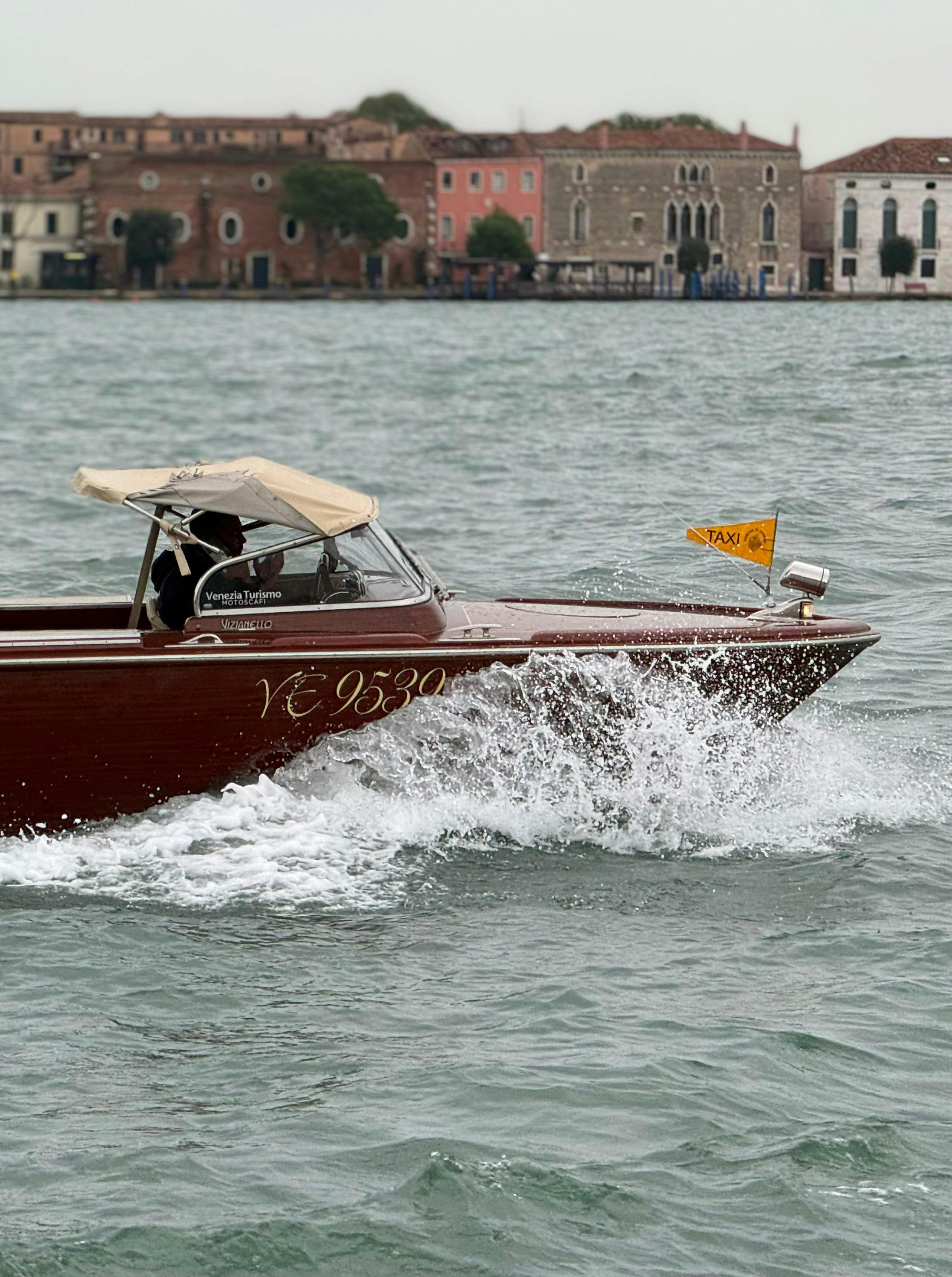 Venice Boat Ride Models Photos, Download The BEST Free Venice Boat Ride ...