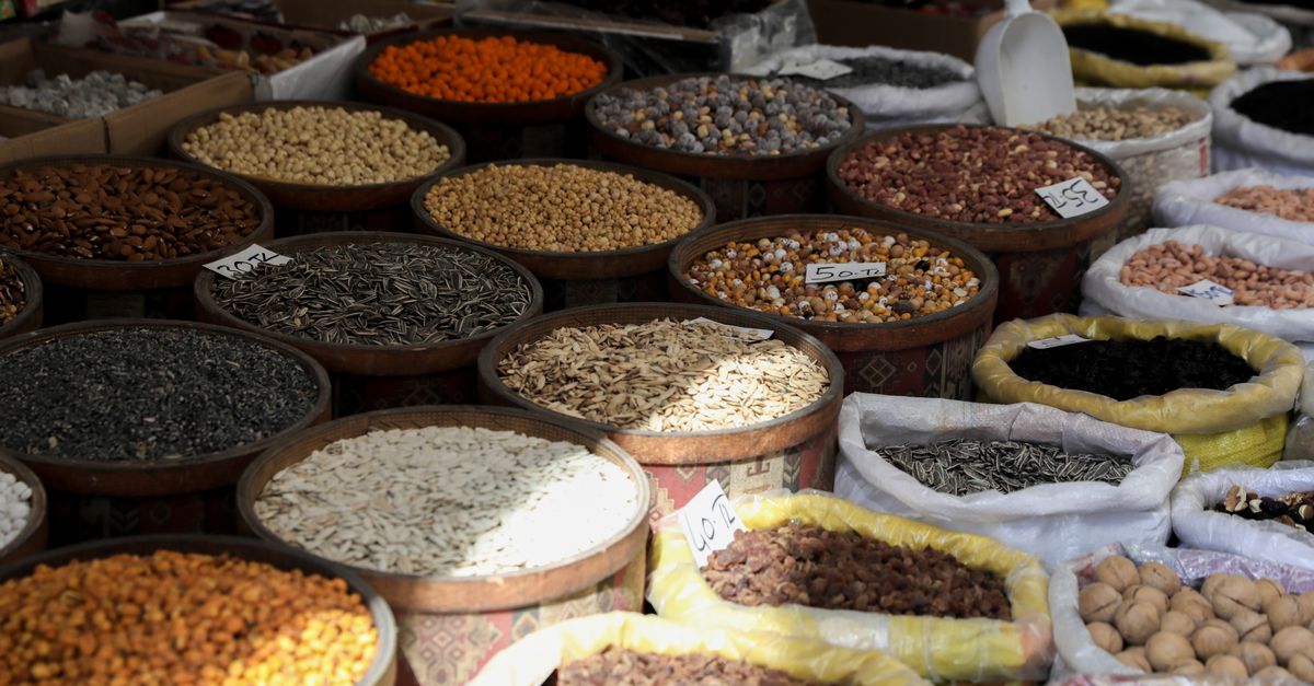 What Is the Difference Between Wholesale Pricing and Volume Pricing?